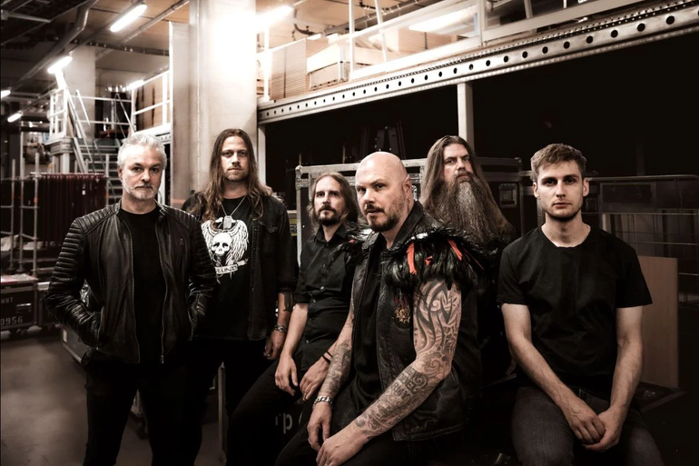 Soilwork lança 'Night Whispers & Shining Lights' para fechar o ano de 30 anos de carreira